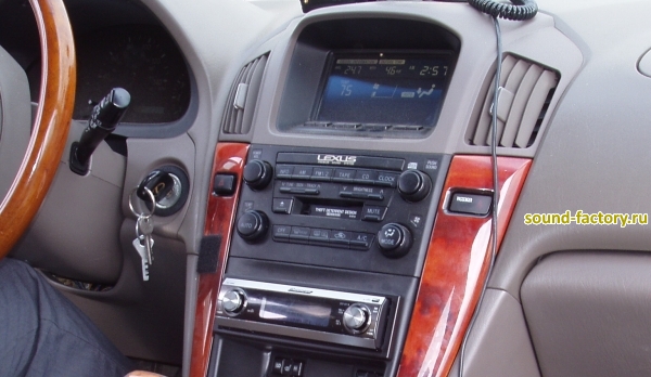 Установка: Автомагнитола в Lexus RX 300